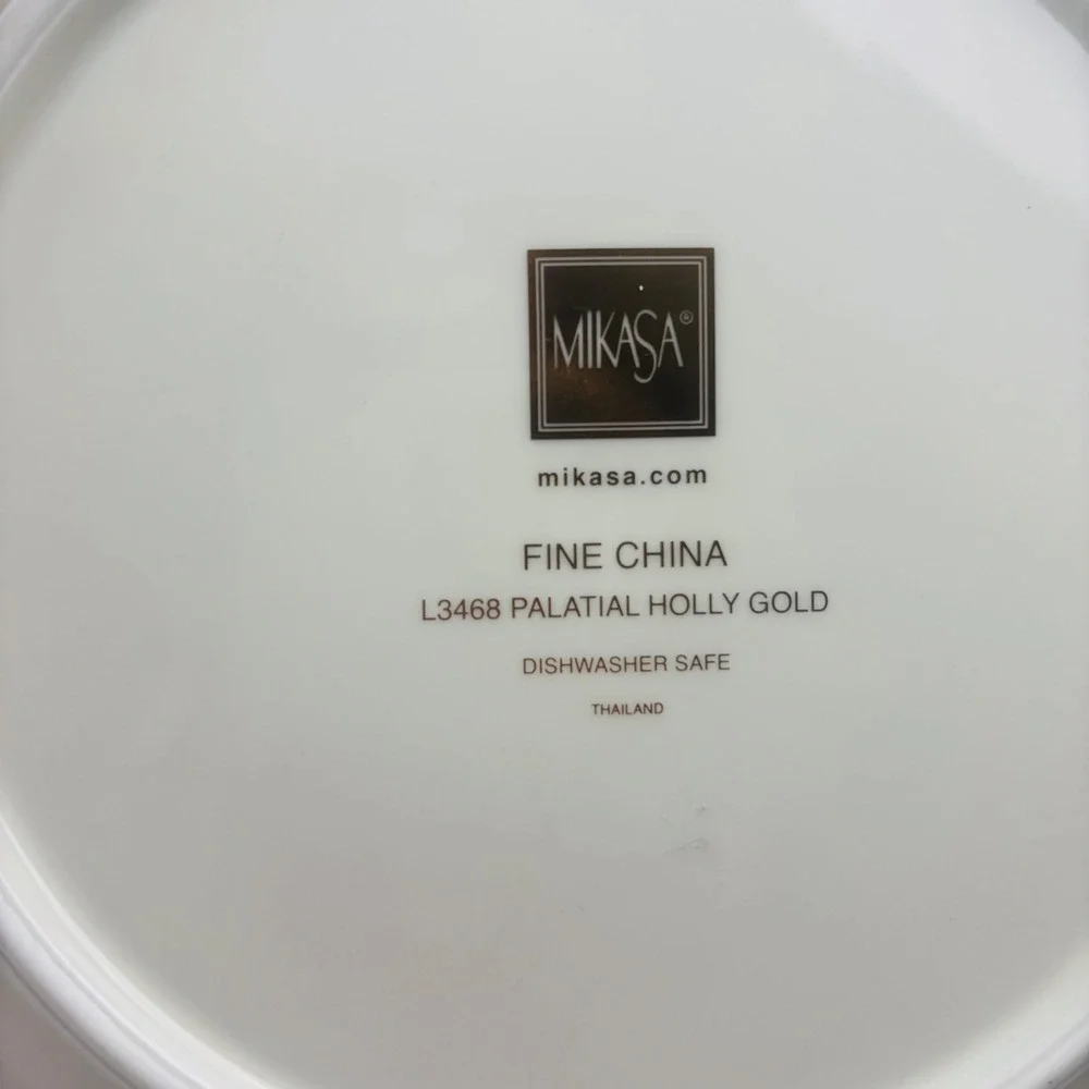 Mikasa Palatial Holly Gold Salad Dessert Plate Set of 4 Red Gold Trim Holidays
